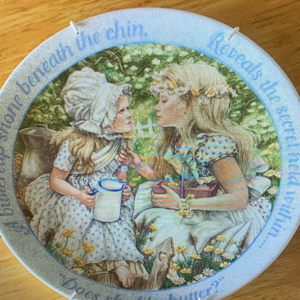 Wedgwood "Buttercups" 1997 annual collector plate. vintage collector's item